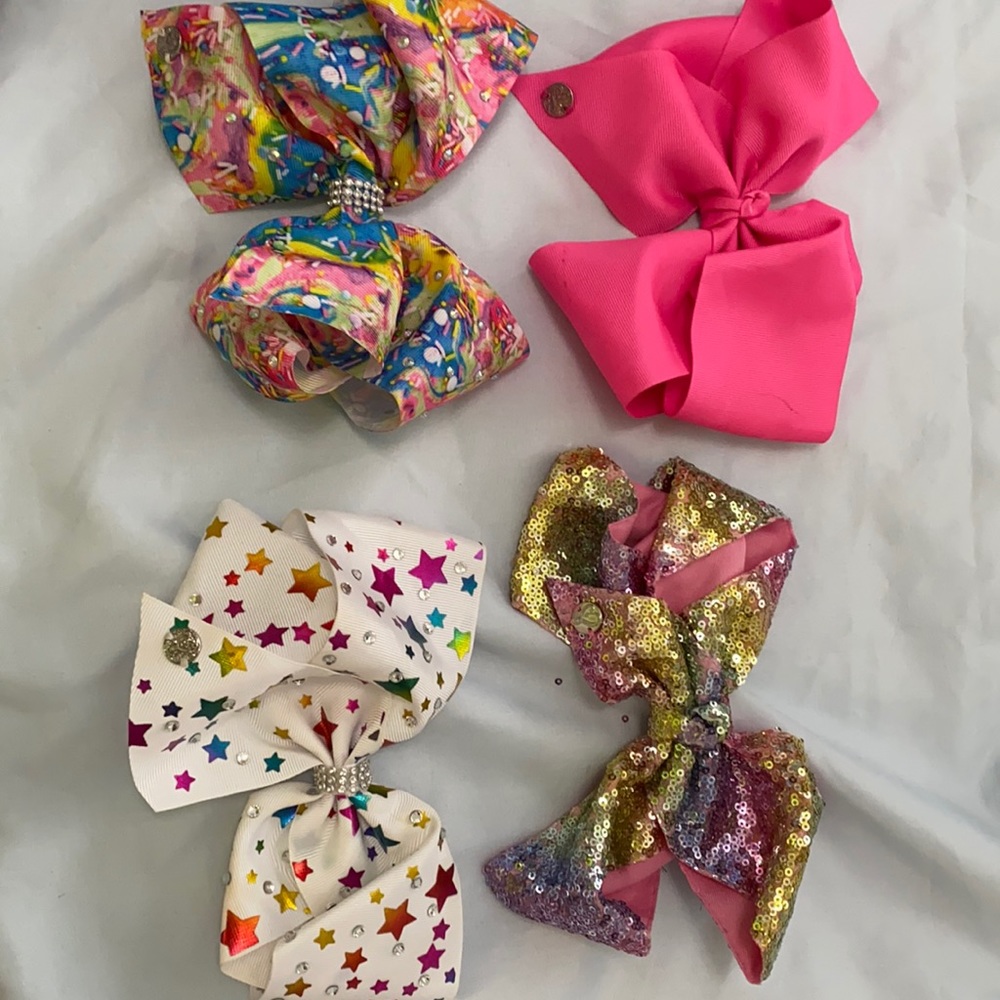 Jojo Siwa bows